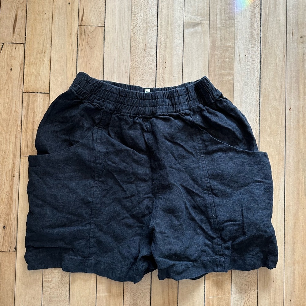 Handmade black linen shorts using eliz suzann pattern